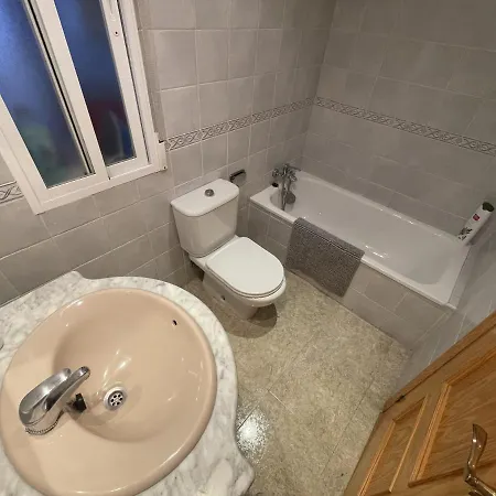 Sunny 3 Bed Only 7 Minute Walk From Beac Lejlighed *