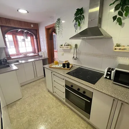 Sunny 3 Bed Only 7 Minute Walk From Beac Lejlighed *